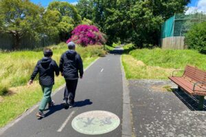 Trail south of Whitehorse Rd, Deepdene, going into the cutting [2022]